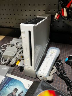 Nintendo Wii Console Controller and Games