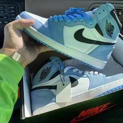 Jordan 1 Unc University Blue 