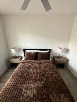 Queen Bed for Sale (Winter Park/ Maitland, FL)