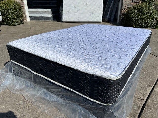 Queen Orthopedic Deluxe Collection Mattress!!