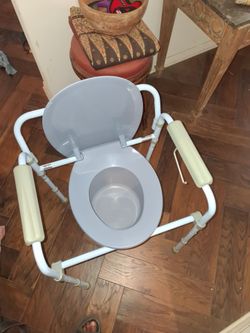 Bedside Commode Chair / Raised Toilet Seat with Handles