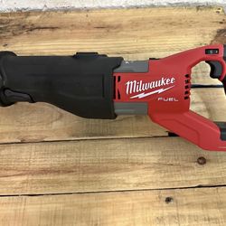 Milwaukee  Fuel Sawsaw New  M18