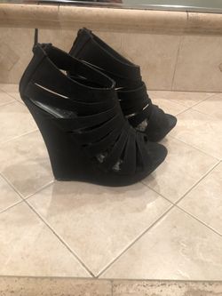 Black wedge shoe