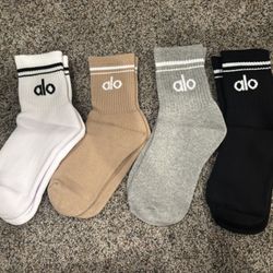 4 Pairs Alo Yoga Unisex Throwback Socks Brand New