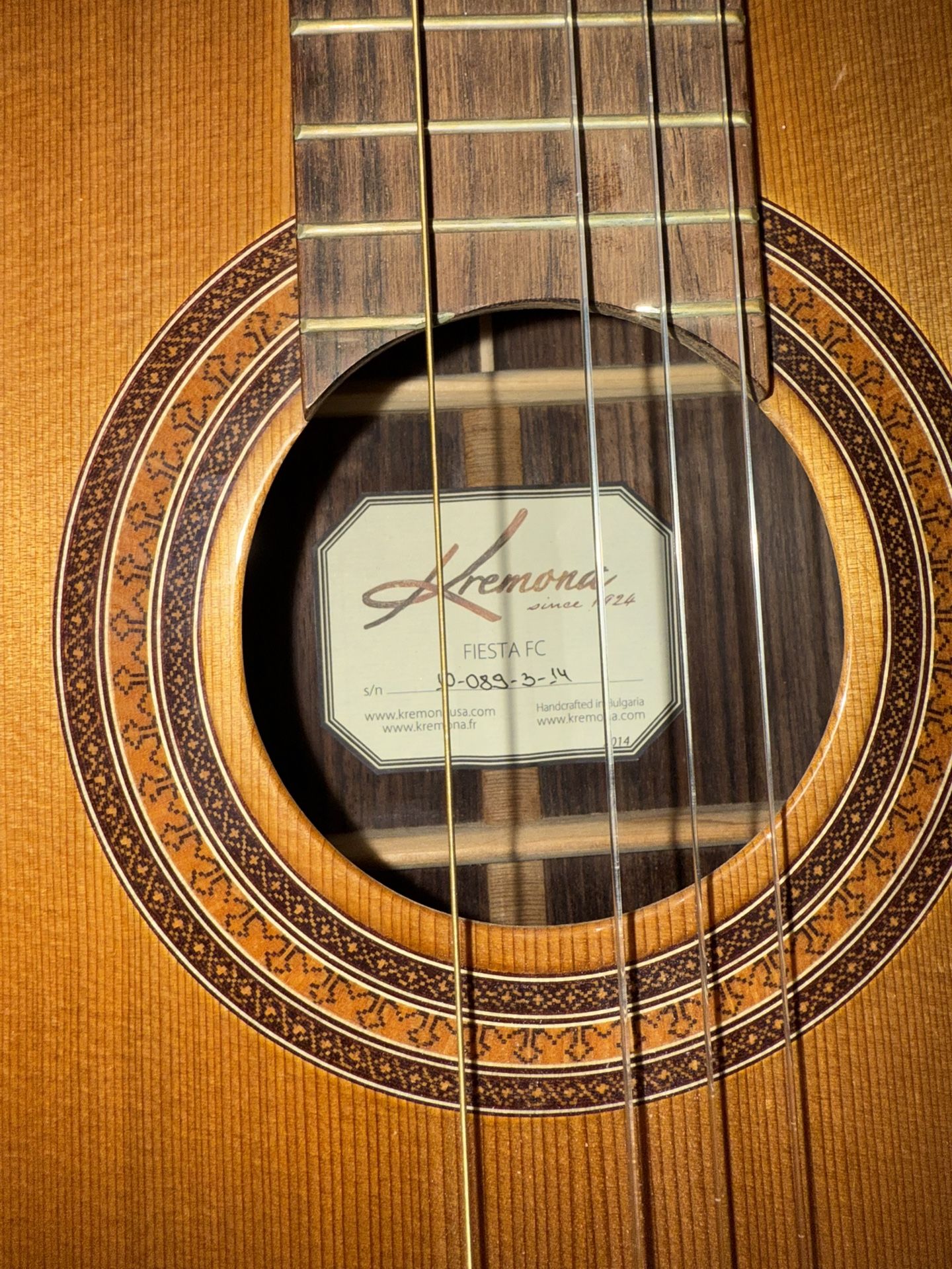 Kremona Fiesta FC – Handcrafted Classical Guitar + Hard Case