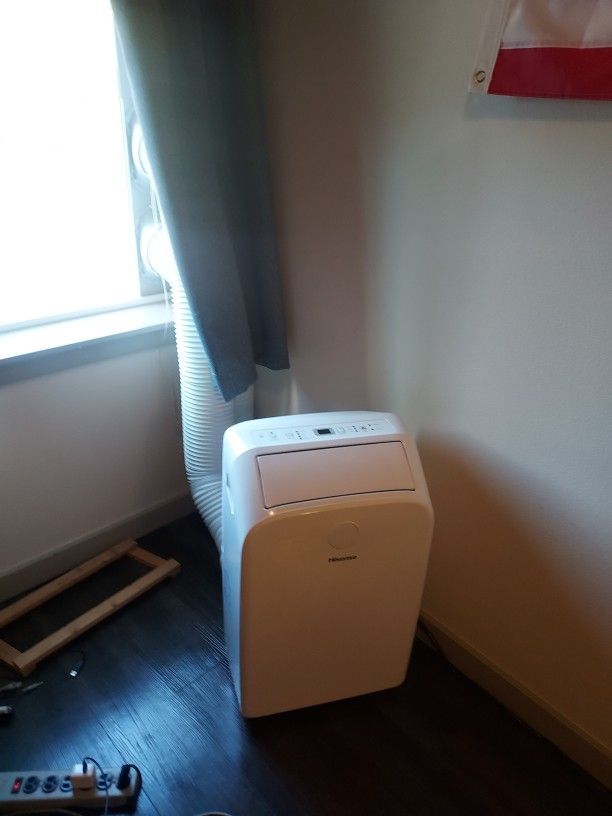Hisense Air Conditioner Barely Used Clean Home No Pets Costco Receipt In Hand