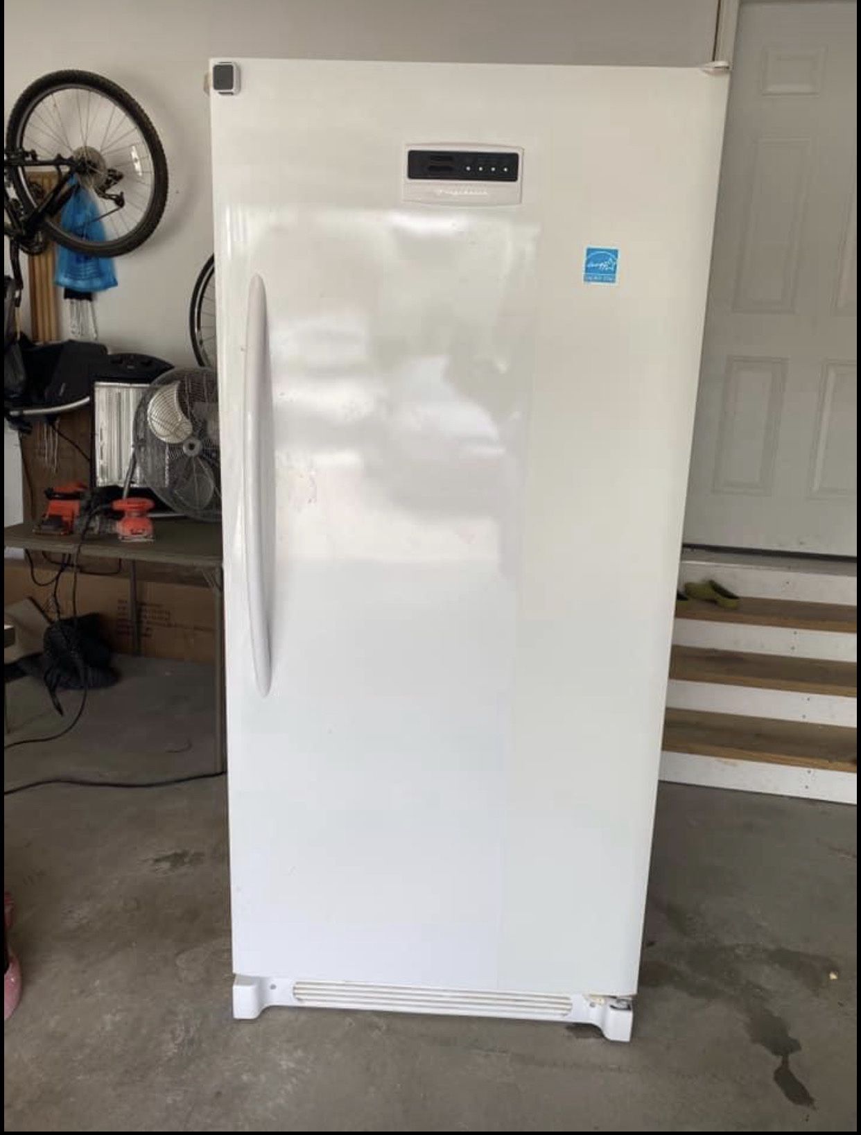22 Cubic Feet Upright Freezer