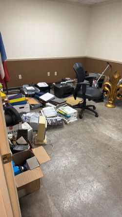 Office stuff Prices to sell. Best offer MUST GO TODAY