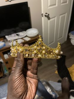 Gold Crown  Thumbnail