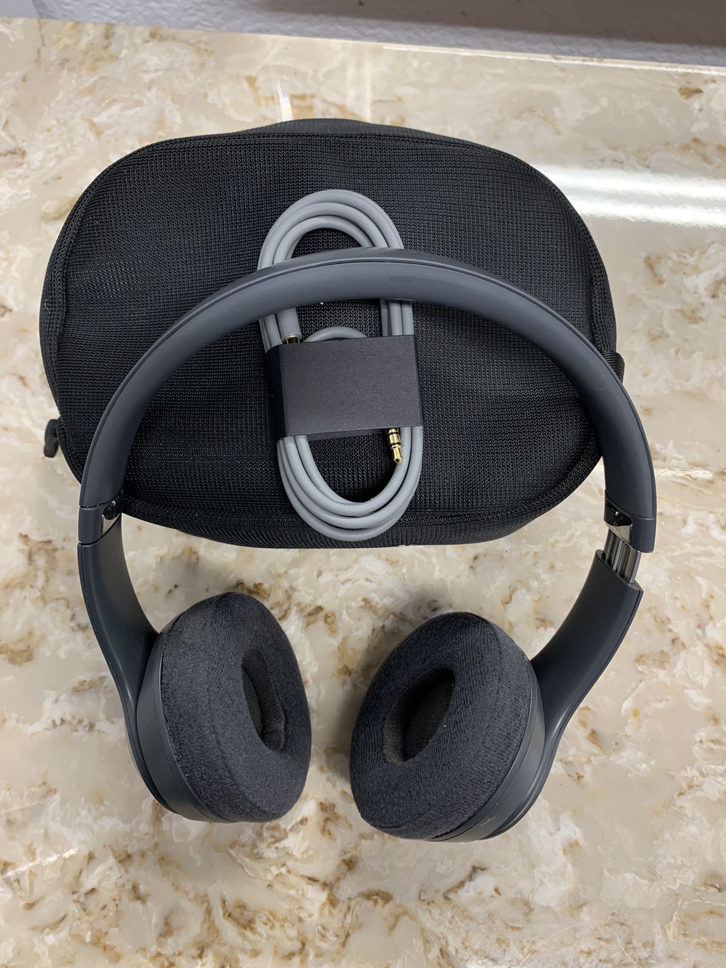Beats Solo 3 With Case