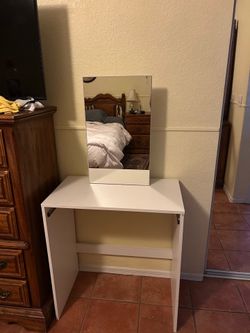 Make up dresser