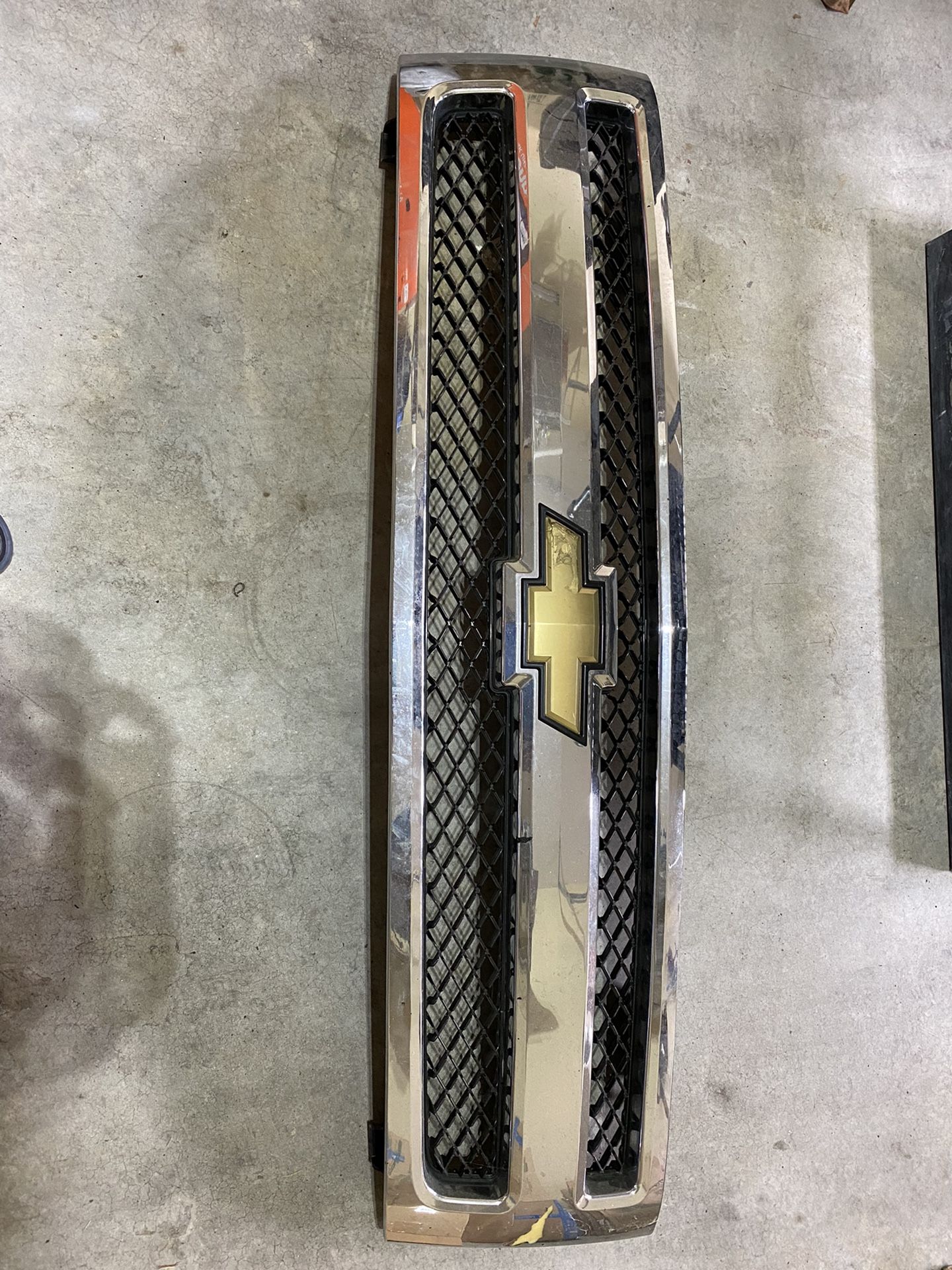 Chevrolet Silverado Grille