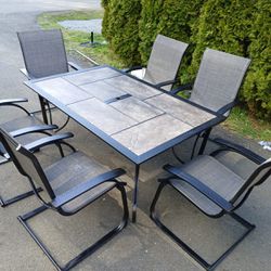 Beautiful Outdoor Dinning Table GREAT CONDITION 
