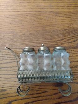 Salt pepper oil holder