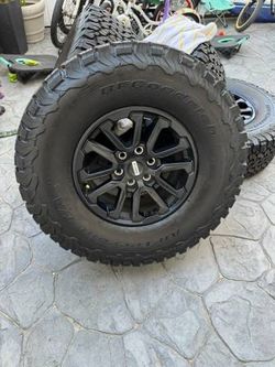 2024 Ford Raptor (4) Wheels With Center Cap