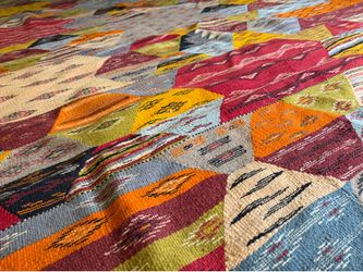 Authentic Vintage Handmade Moroccan Wool Kilim Rug – Fes, Morocco Bring the warmth and artistry of Morocco into your home with this beautiful handmad