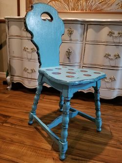 Gorgeous Vintage Blue Chair