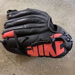 baseball glove- 6-8 Years Old 