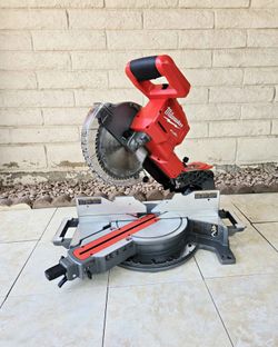 Milwaukee FUEL 18V 10in Dual Bevel Sliding Compound Miter Saw