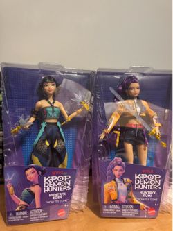 KPop Demon Hunters HUNTR/X Rumi X ZOEY Fashion Doll With Removable Look