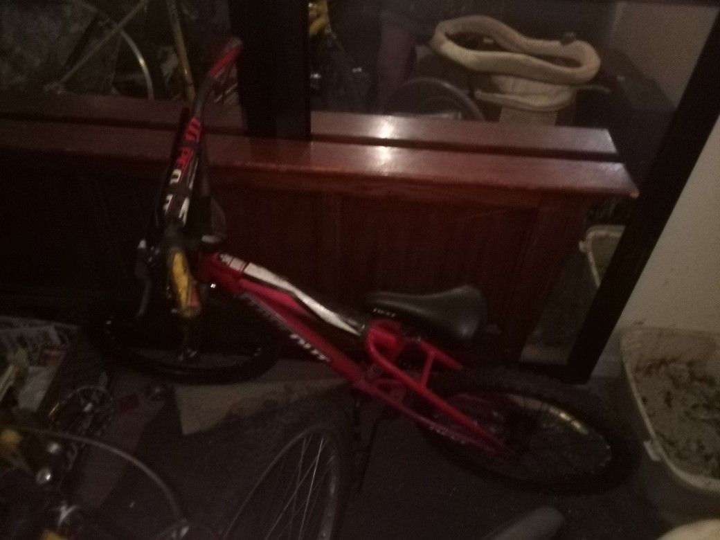 0 A Red And White Boys BMX Wipeout Bike
