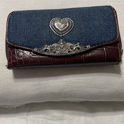 Beautiful Only $ 10.Western Wallet, LETHER WITH SILVER DECOR AND JEAN ON THE FRONT HAS SEVERAL DEPTS INSIDE THE WALLET ITS NEW AND BEAUTIFUL ONLY $40