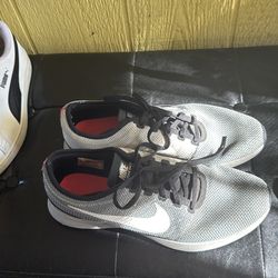 NIKE size 11 men running shoes