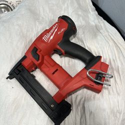 Milwaukee 18v  Crown Stapler