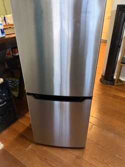 Insignia small fridge seize: 20"w X 47"H and deep 20" 1/2 $180 pick up only cash only