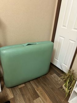 Earth Lite massage table