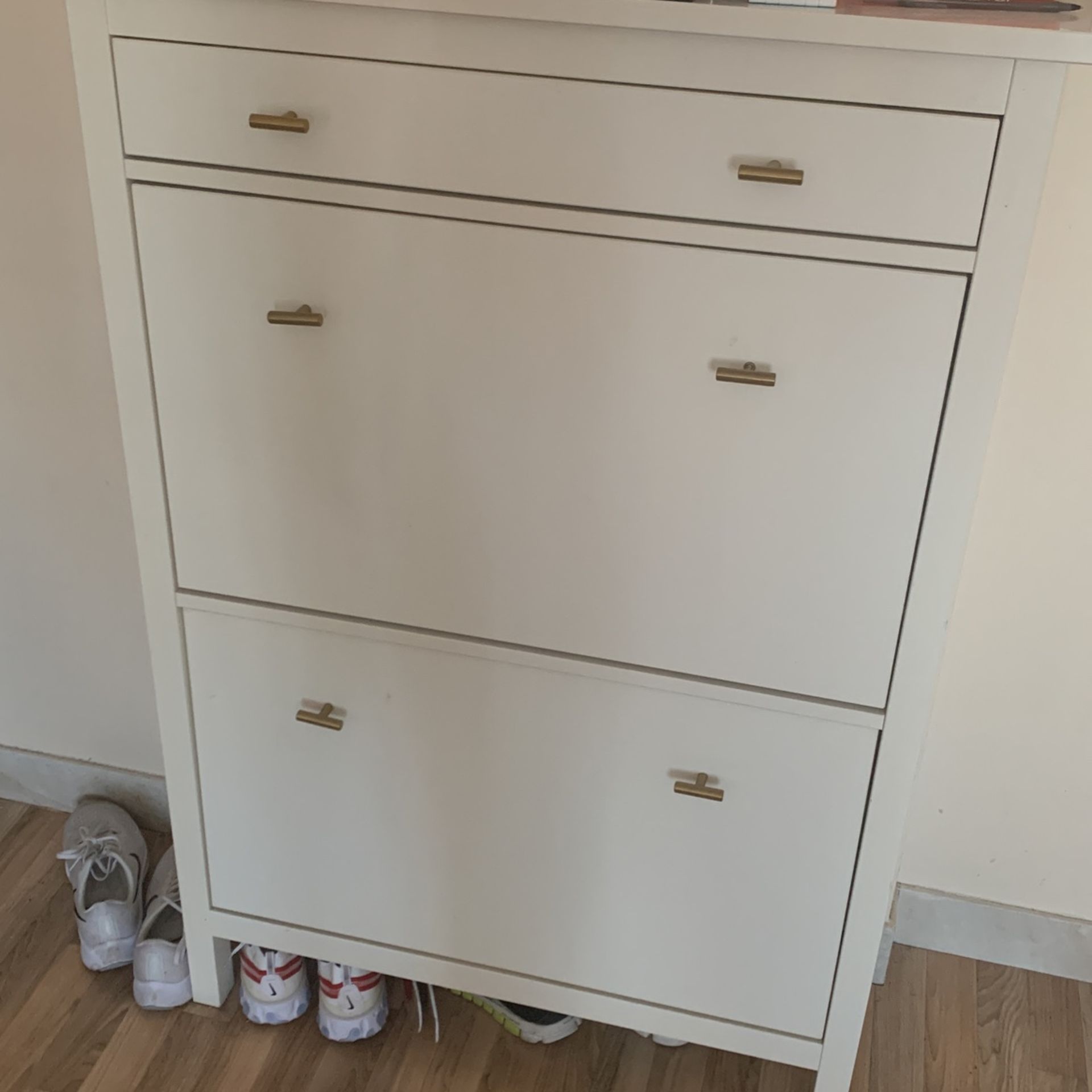 shoe cabinet ikea Hemnes customized ( mounted to the wall)