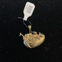 10KT Noah’s Ark Pendant 42669-2
