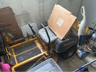 Lawnmower tractor