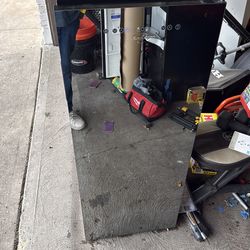 Koolatron wine fridge 45 bottles in Oak, Cliff