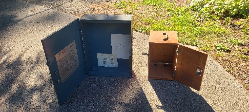 2 Utility Boxes