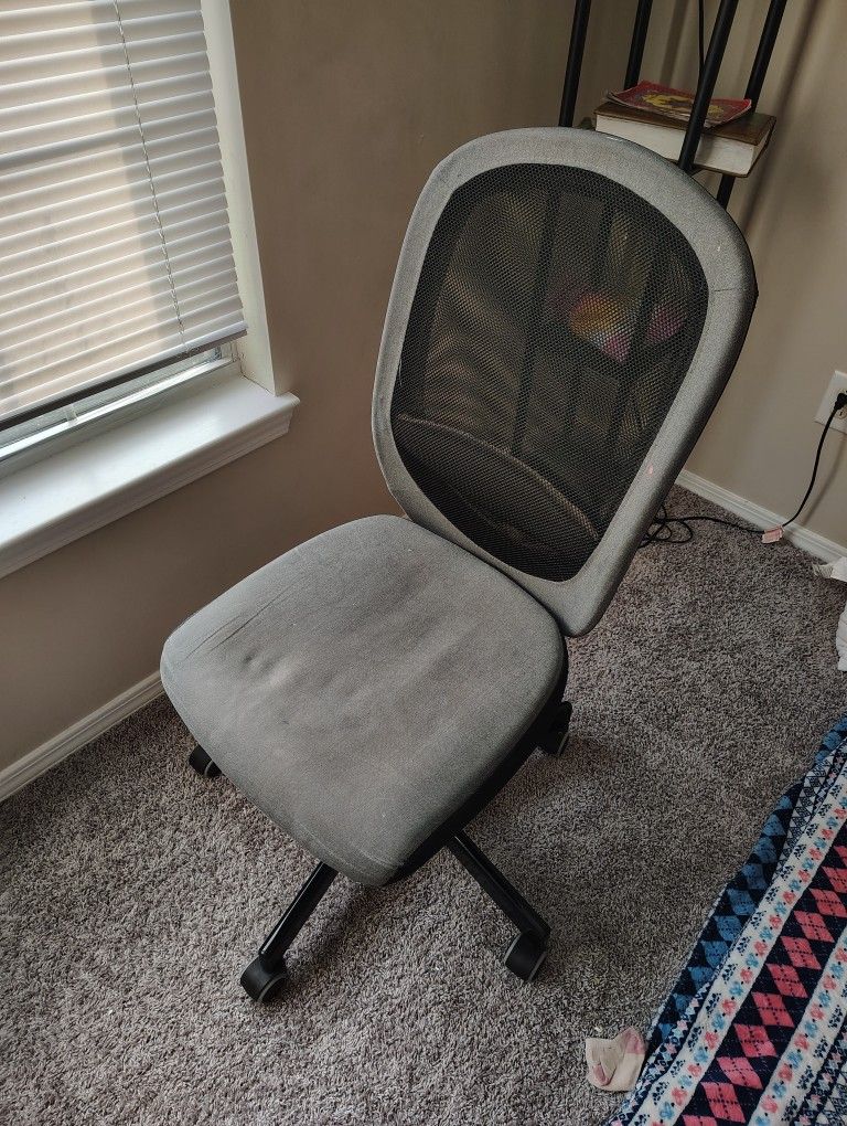 Revolving Chair In Good Condition