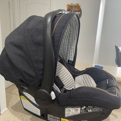 Car SEAT For Babies  With Base ! Graco !