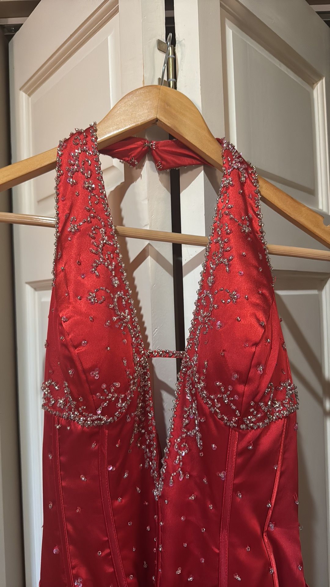 Mari Lee by Madeline Gardner Gown Special Occasion red beaded polyester size 6