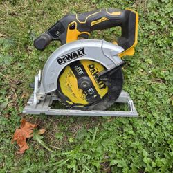 Dewalt Saw $100