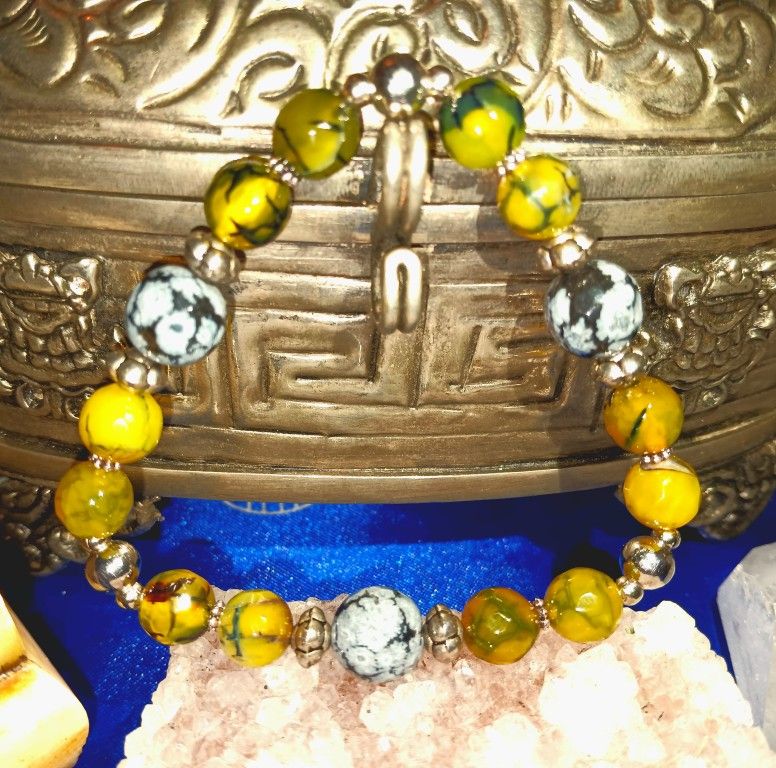 Bracelet straited lemon quartz and snowflake. Obsidian framed in silver colored box size small.