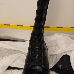 Black ladys boots, size 71/2. Brand new, in the box. $45.00