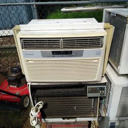 (2)FRIGIDAIRE 6000 BTU AIR CONDITIONER 