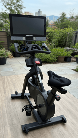 2025 NordicTrack S22i Studio Bike – Like New, Includes Weights - Grand Prairie, TX