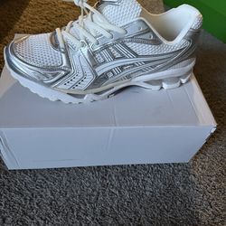 Beige Asics Gel sz 12