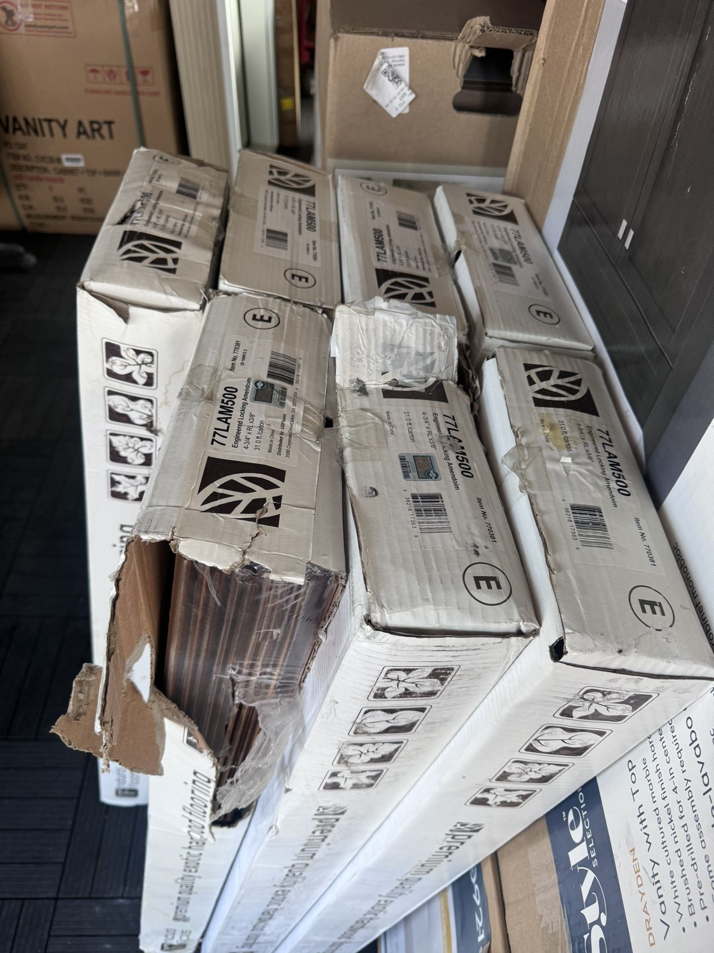Tengo 7 Boxes De Este Piso De Madera 31 Pies Por Box $70 Each Box $490 All 7 Boxes