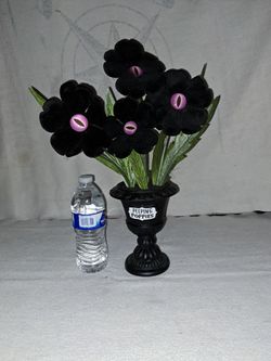 Hyde And Eek Faux Creepy Halloween Decor Plant In Excellent New Condition