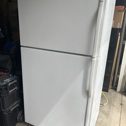 Kenmore 21 Cu. Ft. Top Freezer And Bottom Fridge Refrigerator 