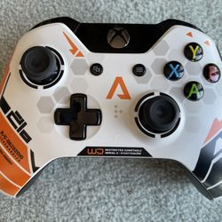 Titanfall special edition Xbox One controller