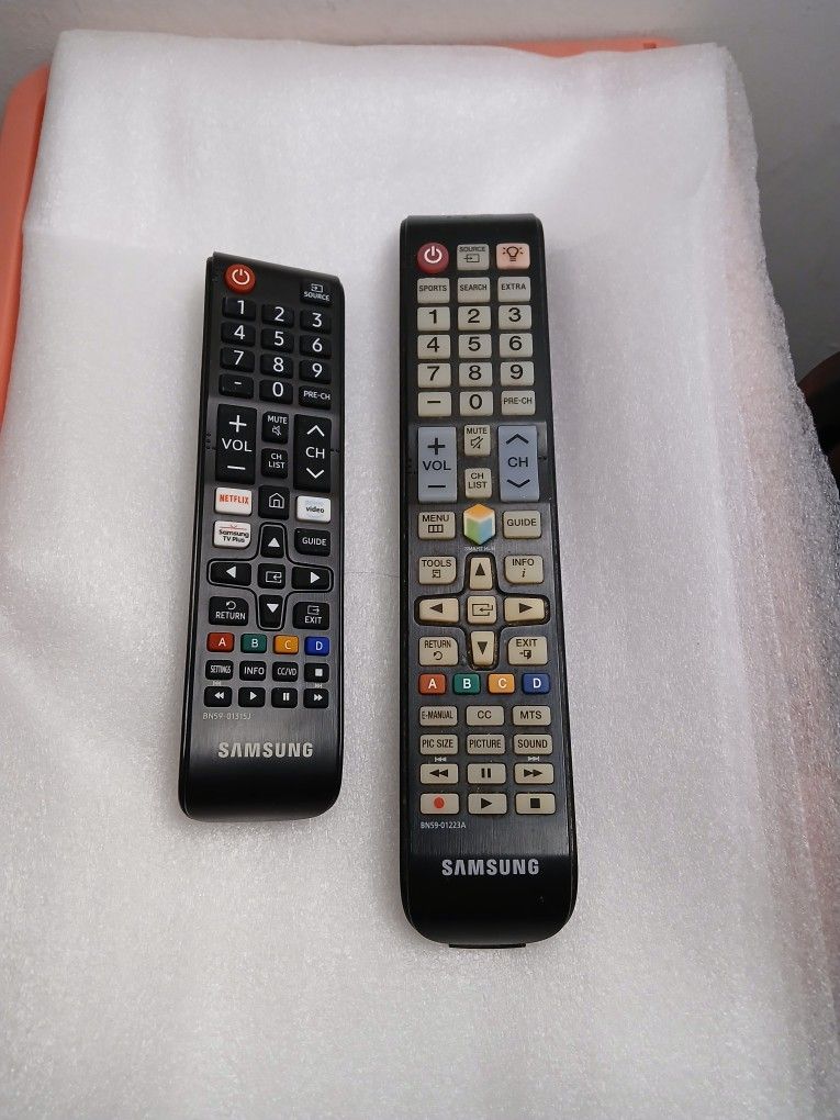 Original Samsung remote control New.
And I gift another Original Samsung remote control in Great shape.
Batteries included.
Only 15 dollars.
And I gif