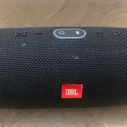 JBL Charge 4